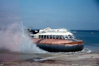 The SRN6 with Hovertravel - Approaching the Ryde slipway (submitted by Pat Lawrence).